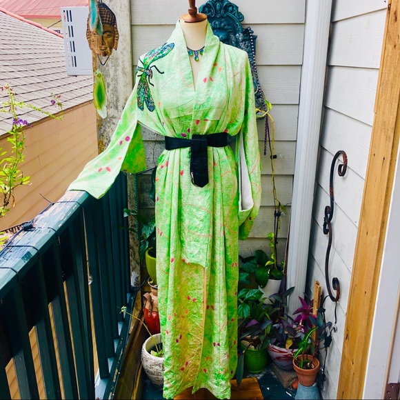 1970’s Vintage Kimono w Sequin Embellishment - Picture 4 of 7